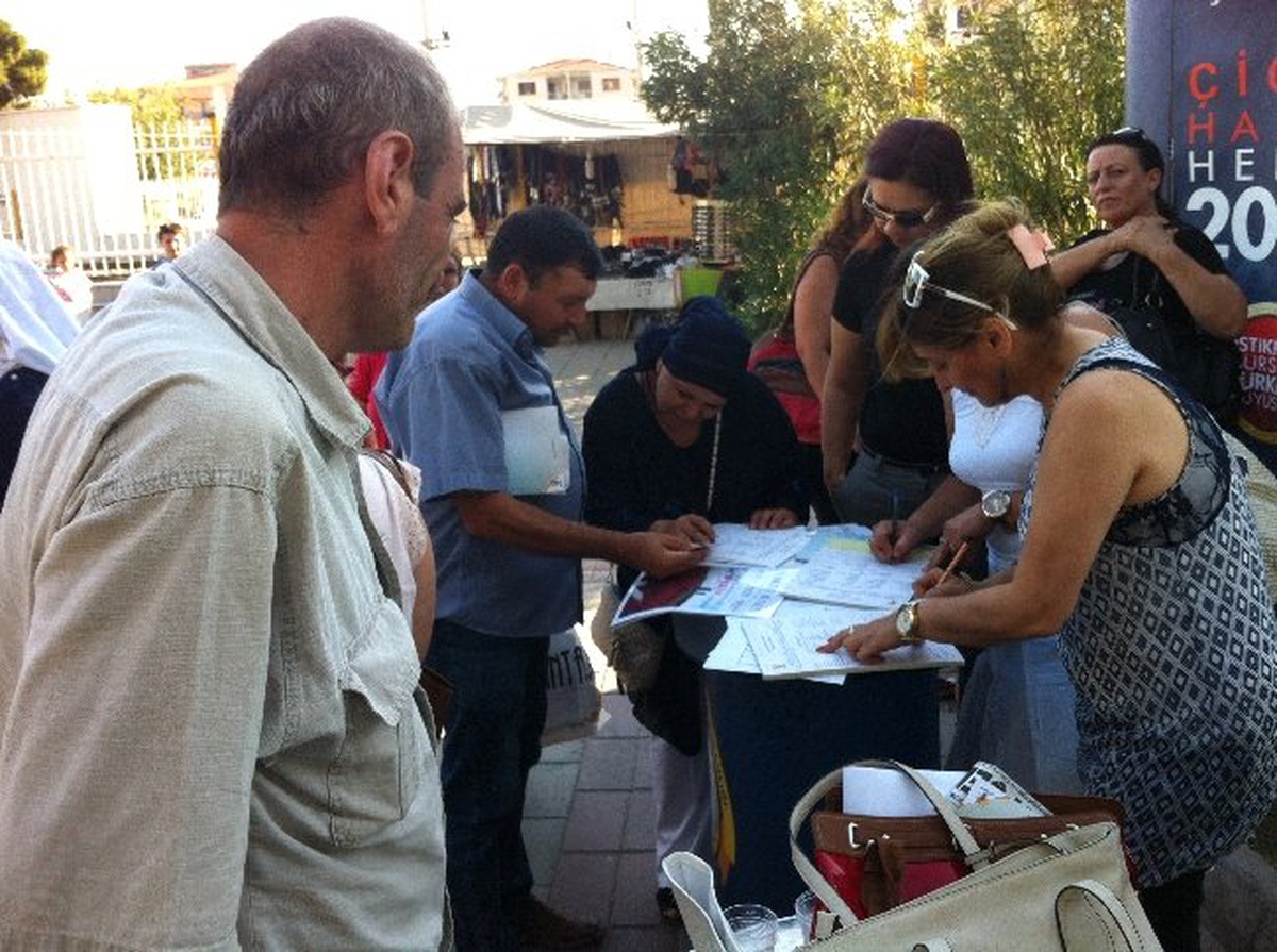AK Parti Çiğli Kadın Kolları Sahaya İndi