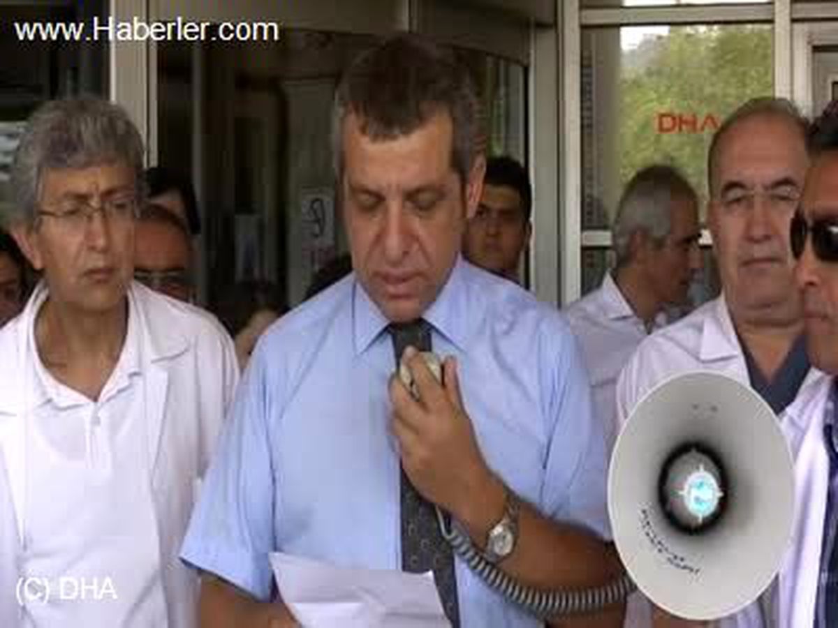 Antalya Aü Hastanesi\'nde Doktora Saldırıya Protesto