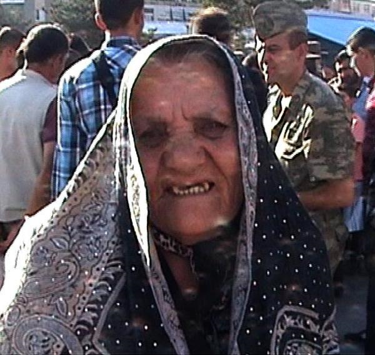 Askeri Bandonun Marşları Nahice Nineyi Coşturdu