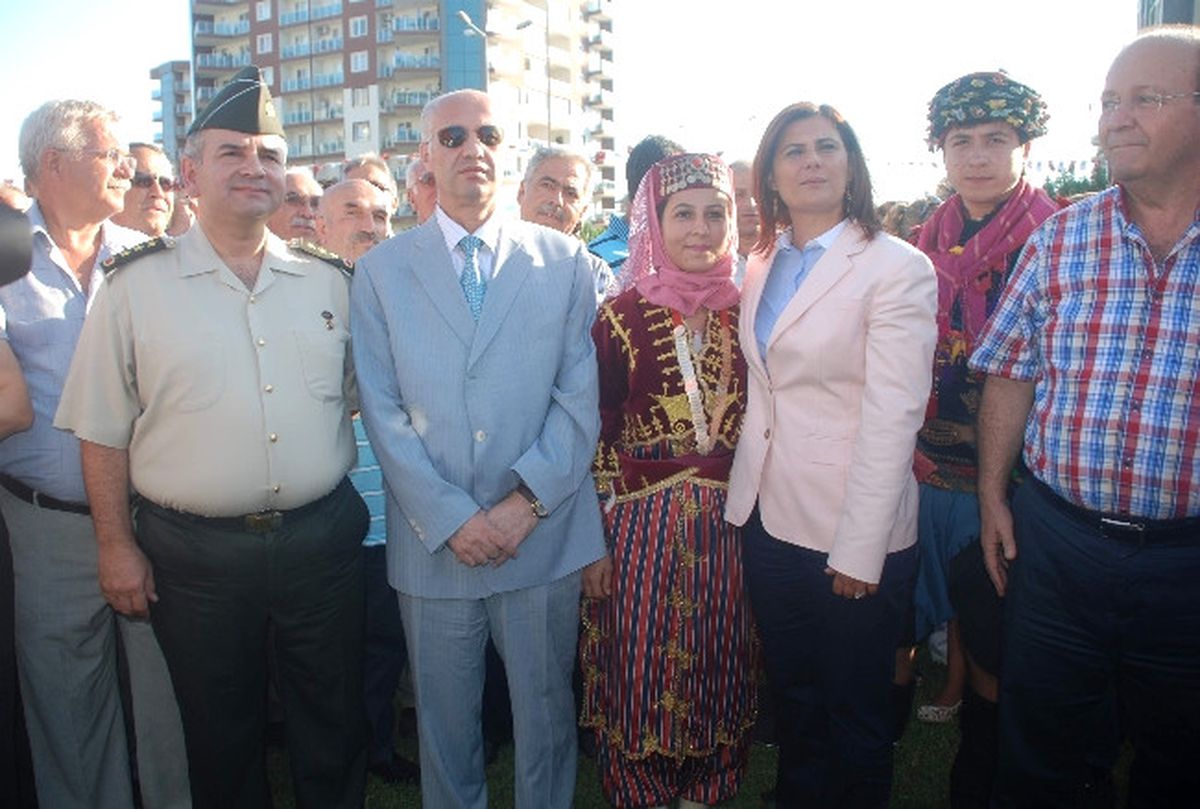 Aydın\'da Sultan Alparslan Anıt Heykeli Açıldı