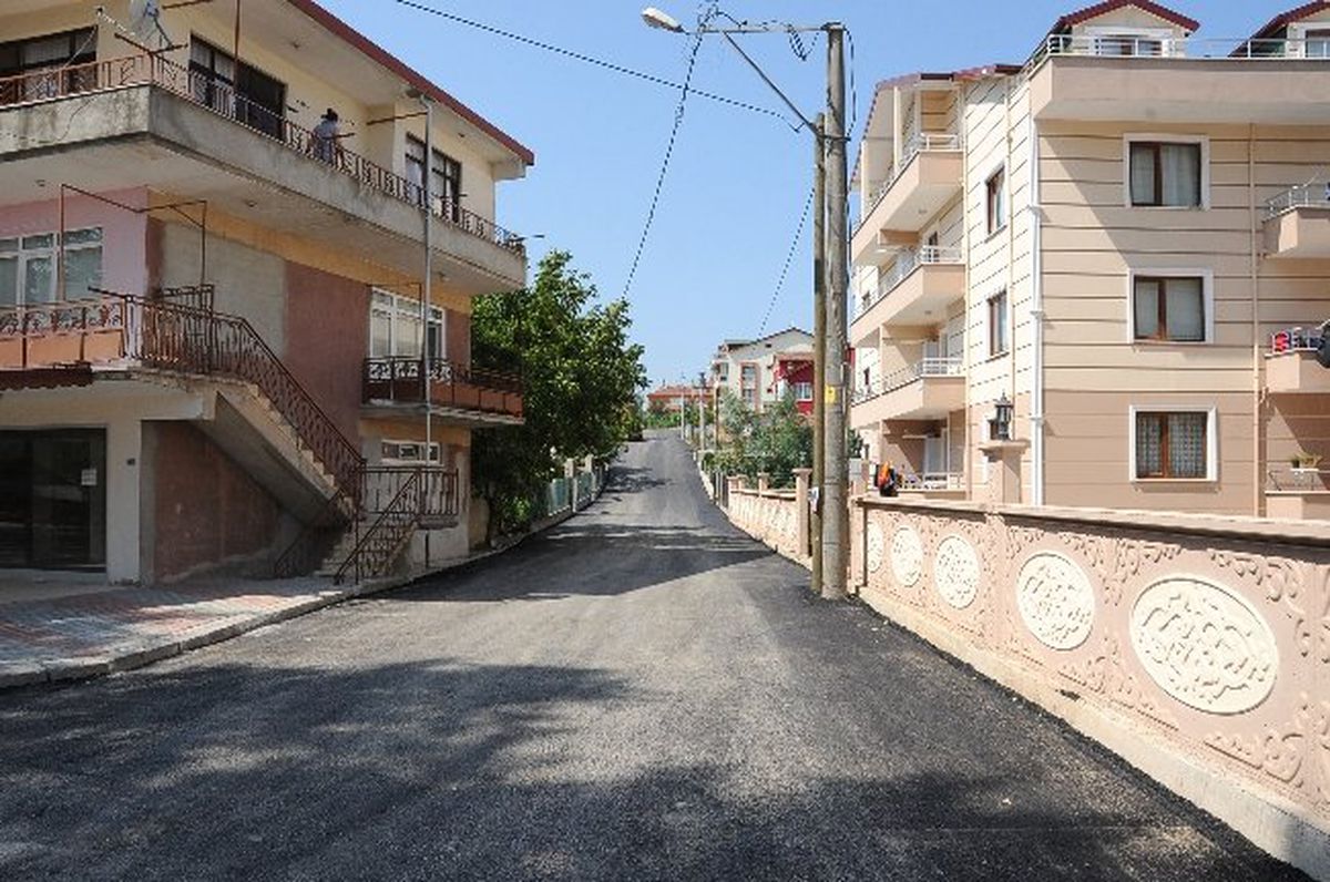 Başiskele\'de Günde 800 Ton Asfalt Atılıyor