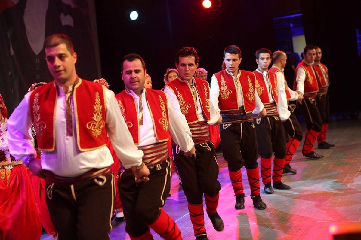 Bayraklılı Folklörcüler Prag Yolcusu