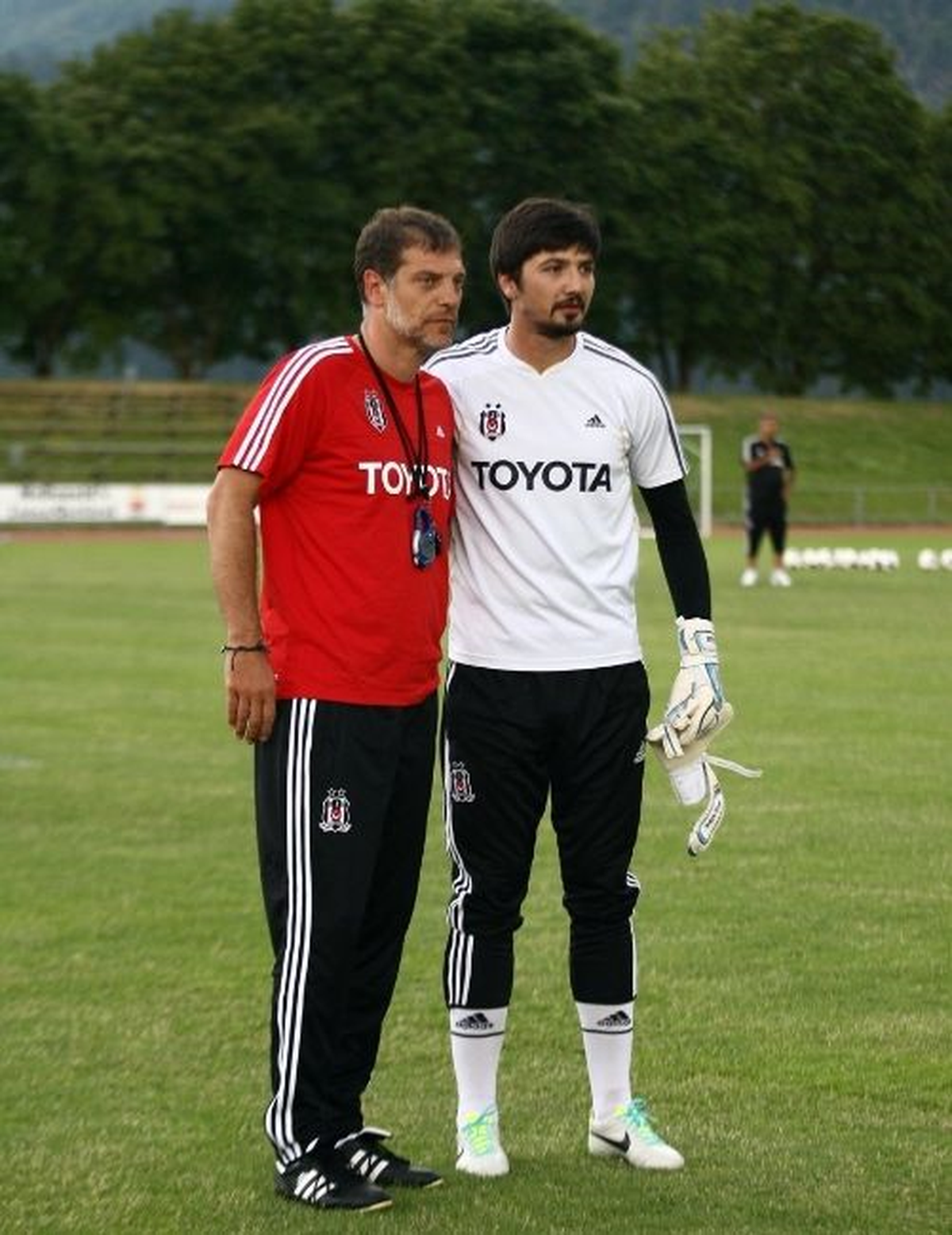 Beşiktaş Kalecisi Tolga Zengin\'in Hastaneye Kaldırılması