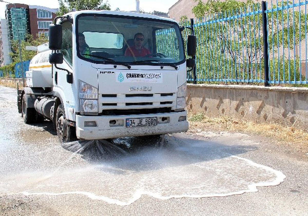 Çankaya Sokaklarında Yaz Temizliği