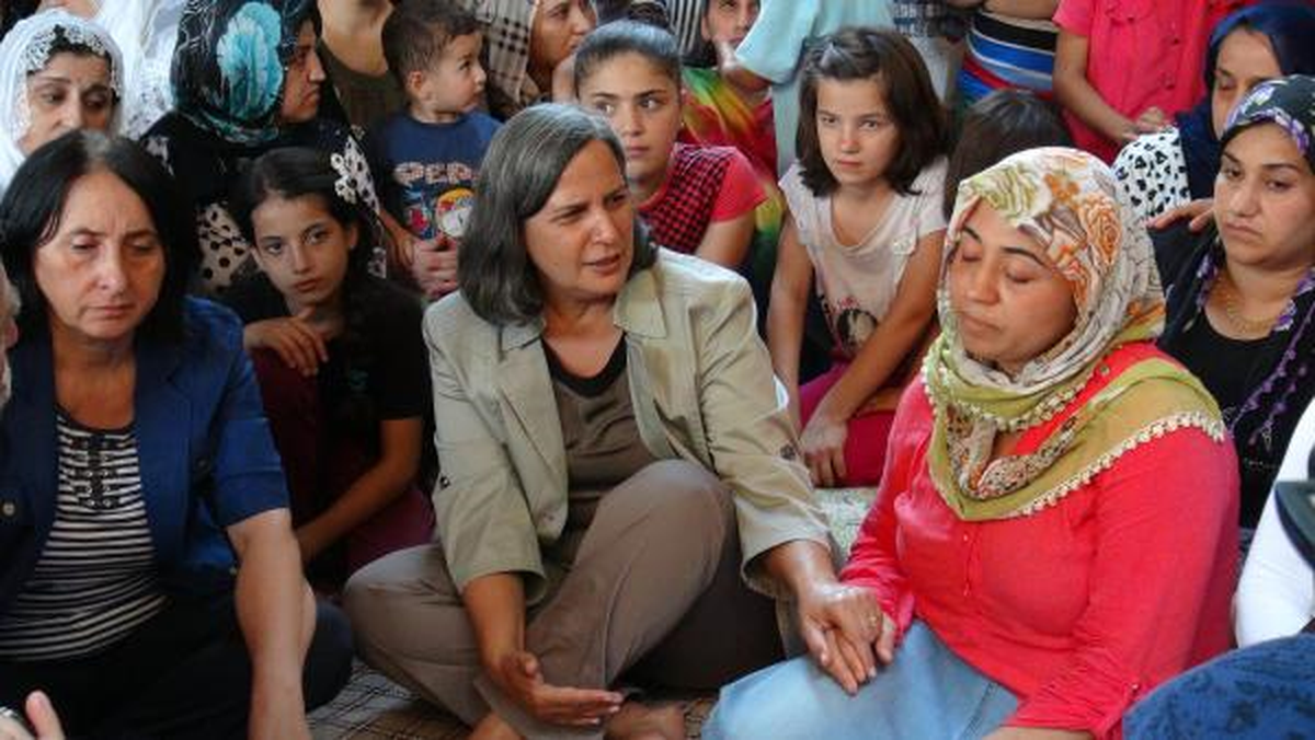 Cizre\'de Polis Aracının Çarpması Sonucu Ölen Çocuk İçin Kepenkler Açılmadı (2)