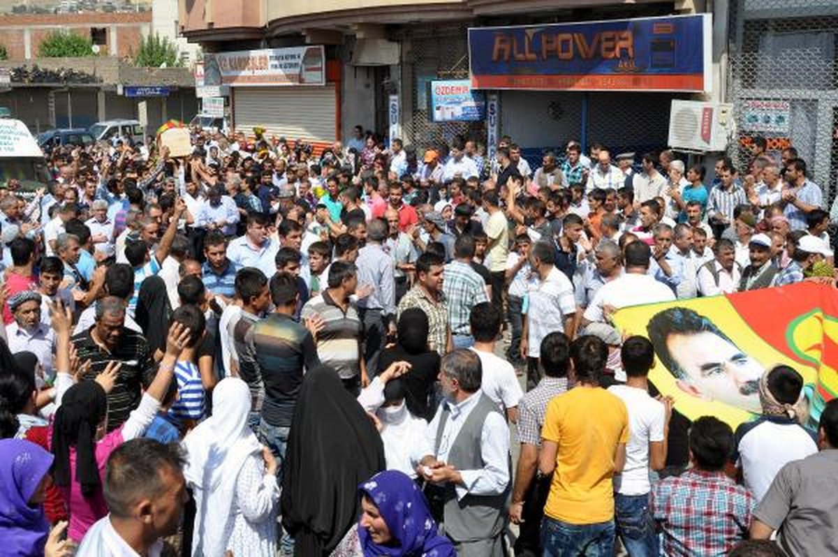 Cizre\'de Polis Aracının Çarpması Sonucu Ölen Çocuk İçin Kepenkler Açılmadı
