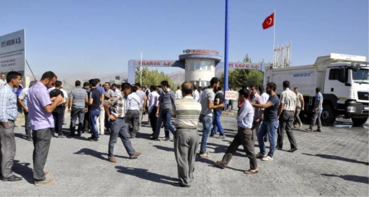 Elazığ\'da Maden İşçileri İş Bırakma Eylemi Yaptı
