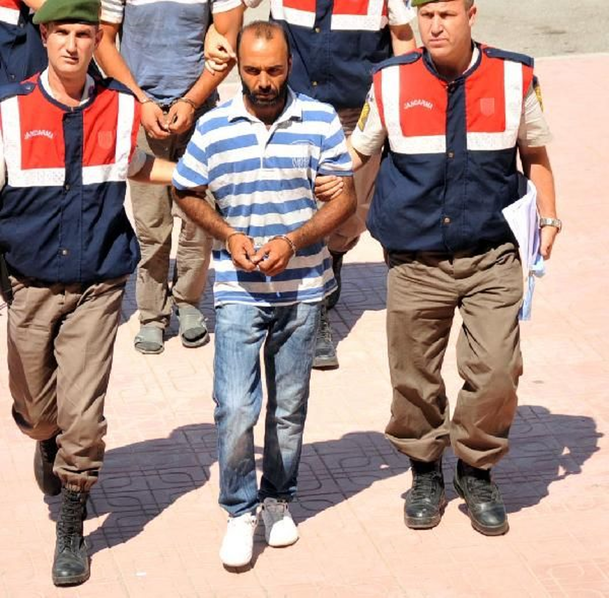 Engelli Çocuklarını Rehin Alan Baba