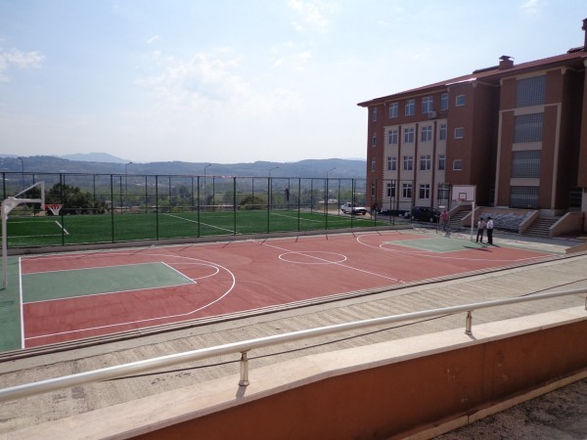 Fen Lisesine Modern Spor Sahaları