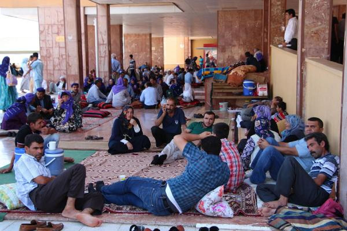 Hastane Bahçesinde Ziyaretçi Yoğunluğu
