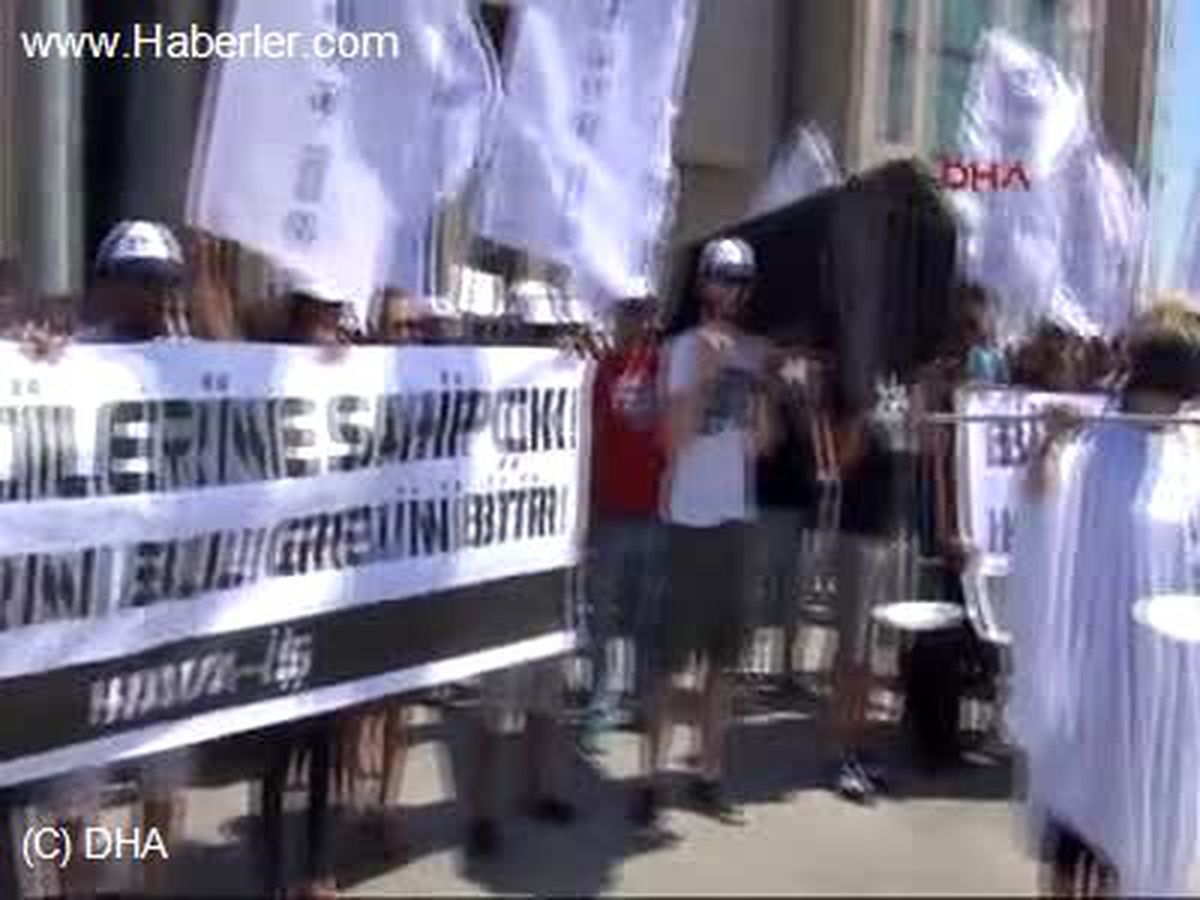 Hava İş Üyeleri Adliye Önünde Eylem Yaptı