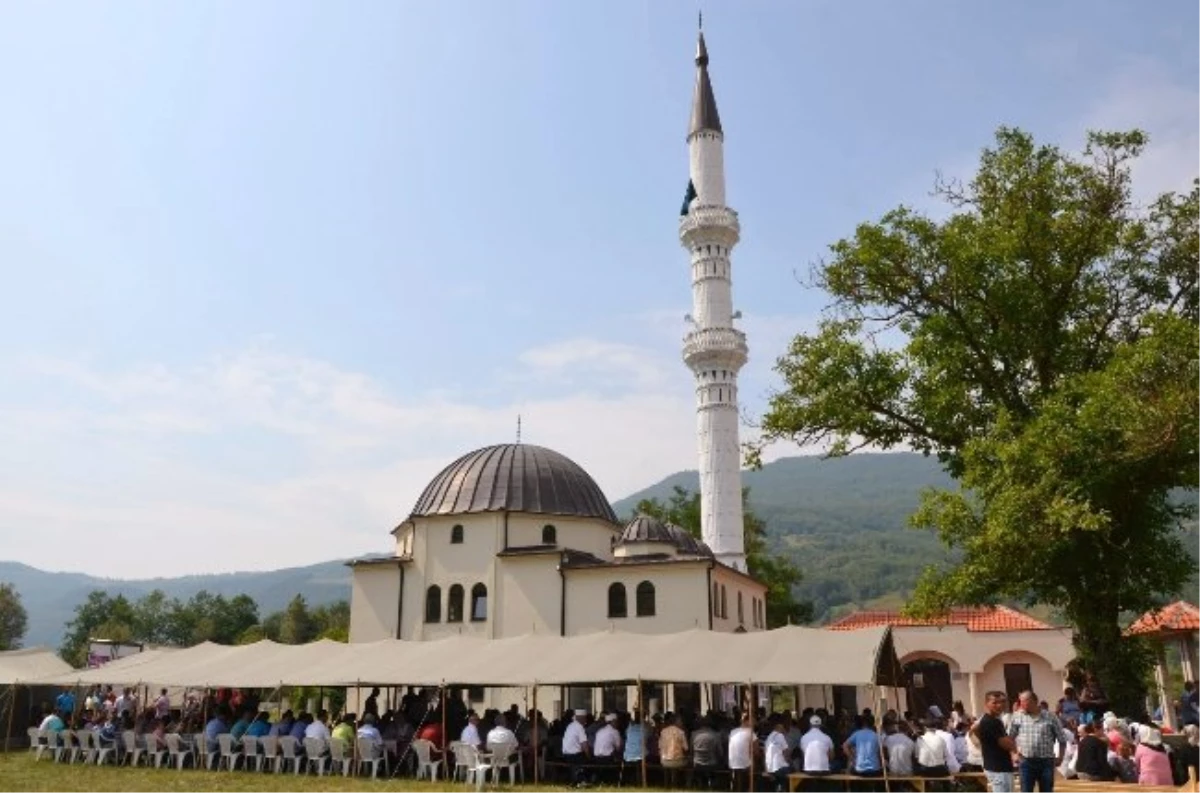 Karadağ\'da Yeniden İnşa Edilen Bioçe Camii Hizmete Açıldı