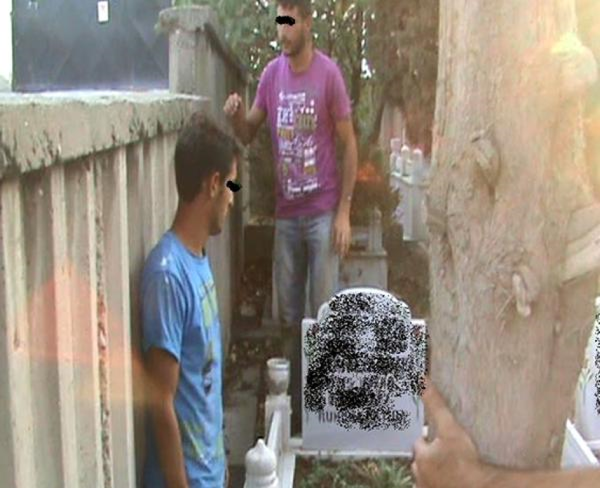 Mezarların Üzerinde Hintkeneviri Yetiştirdiler