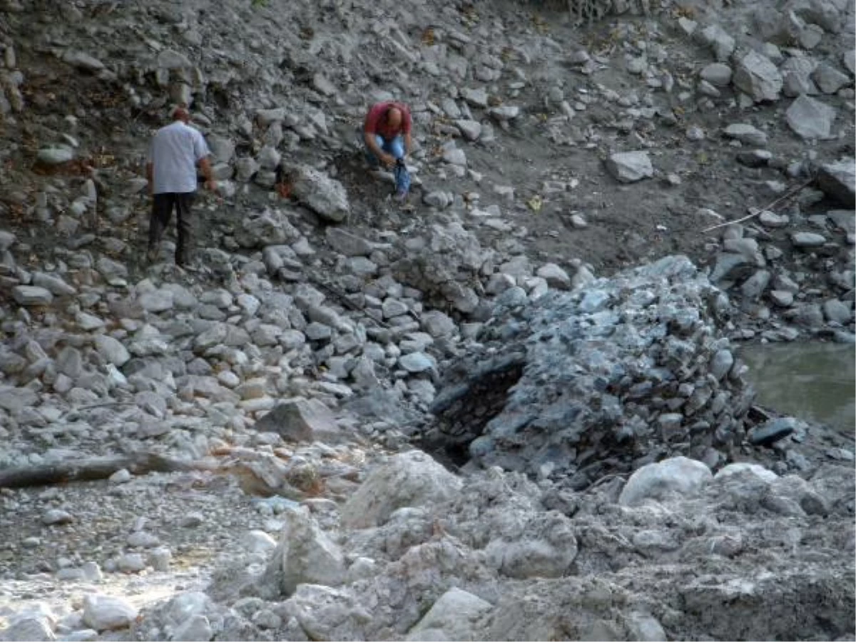 Sakarya Nehri\'nden Bin 400 Yıllık Kale Kalıntısı Çıktı