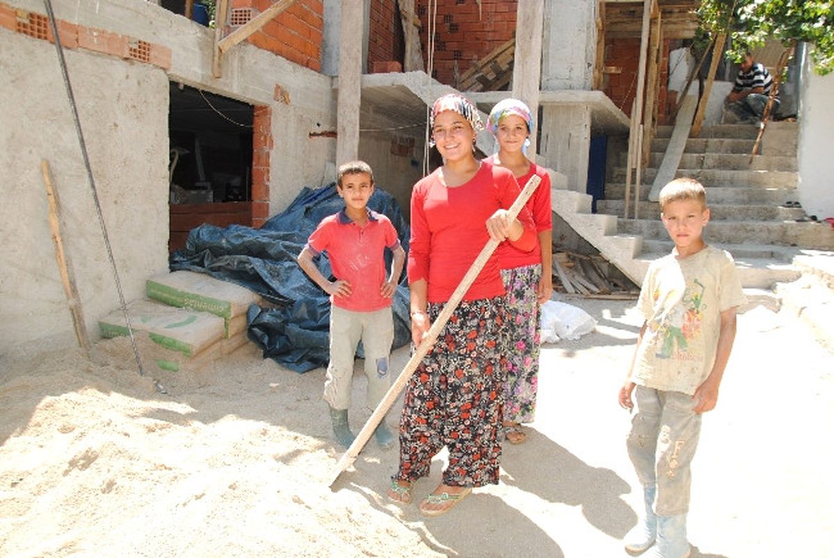 (Özel Haber) Aile Boyu İnşaatta Çalışıyorlar