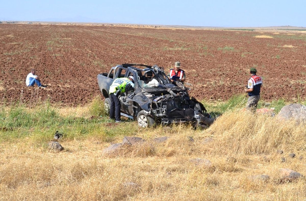 Şanlıurfa\'da Trafik Kazası: 2 Ölü, 1 Yaralı
