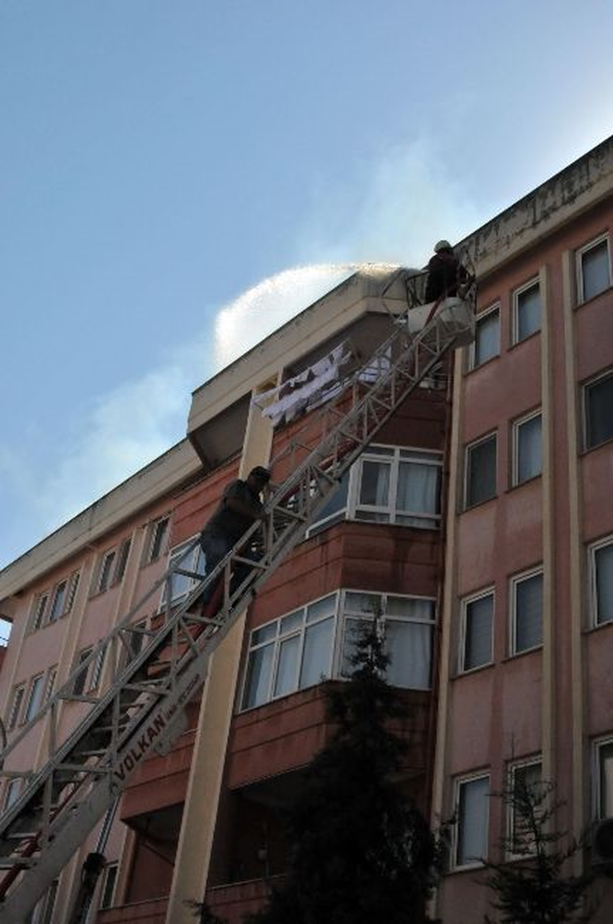 Şişli\'de Yangın Paniği