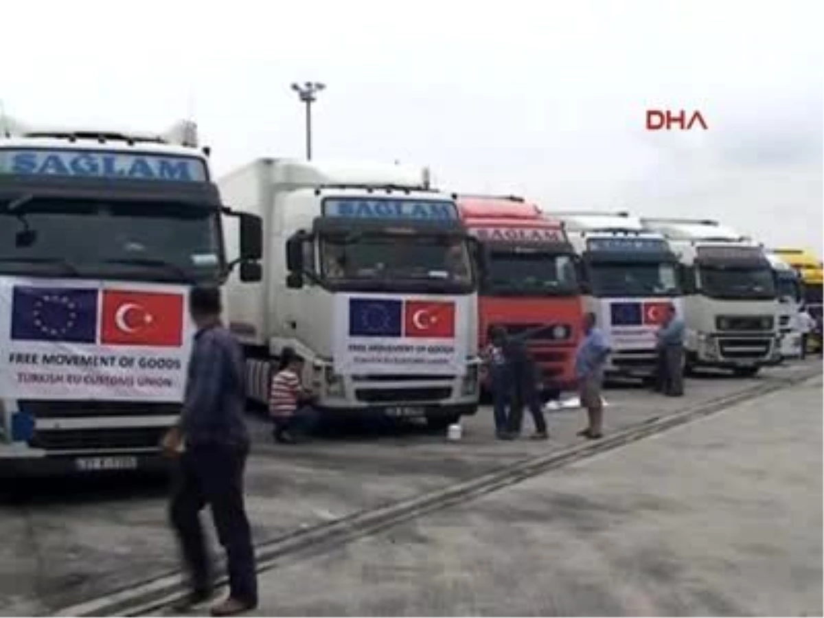 Türk Tır Sürücüleri Avusturya\'da Eylemde... Nakliyecilerin Avusturya\'da \'Transit Geçiş\' İsyanı