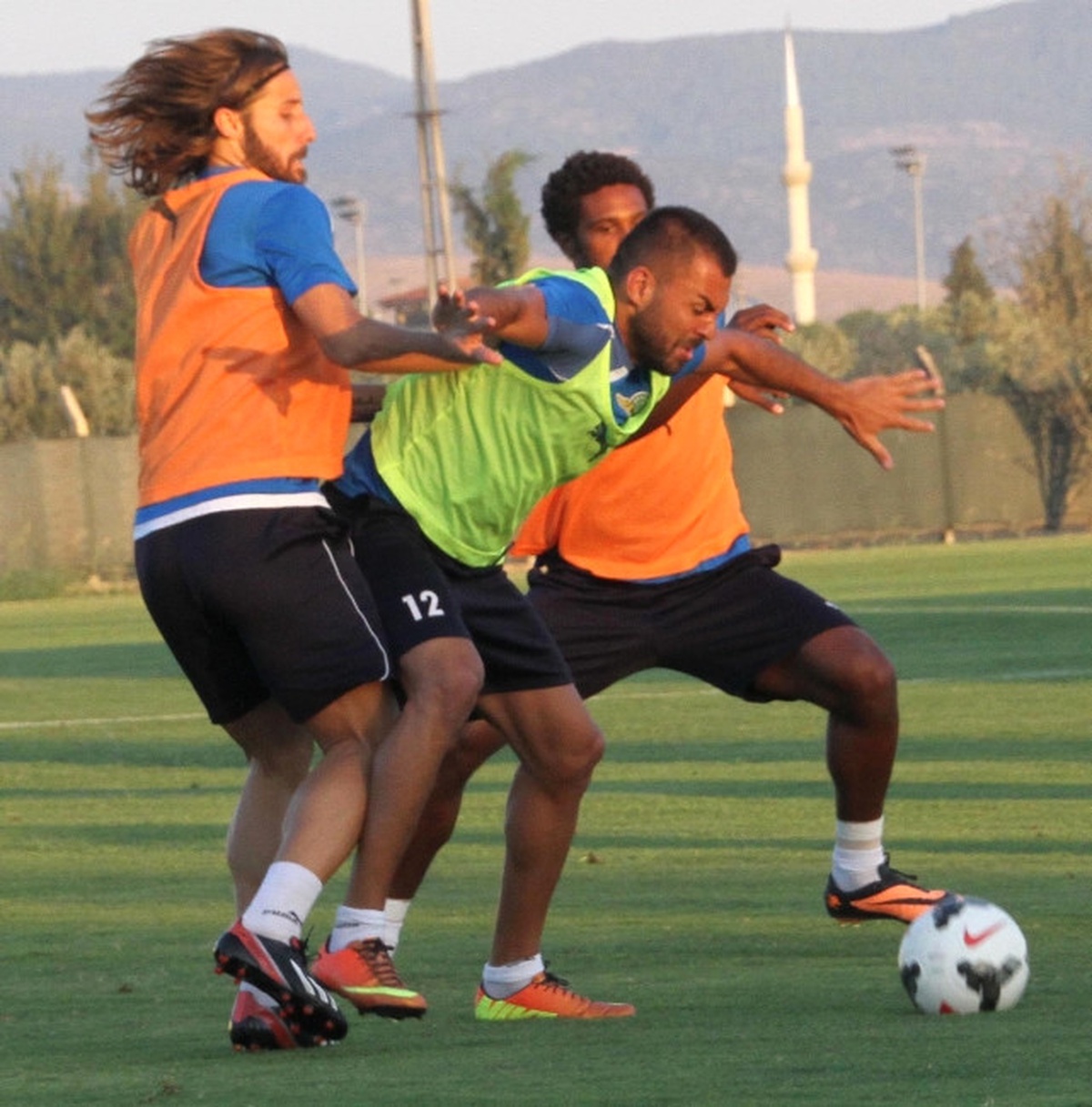 Akhisar Belediyespor İşi Sıkı Tutuyor