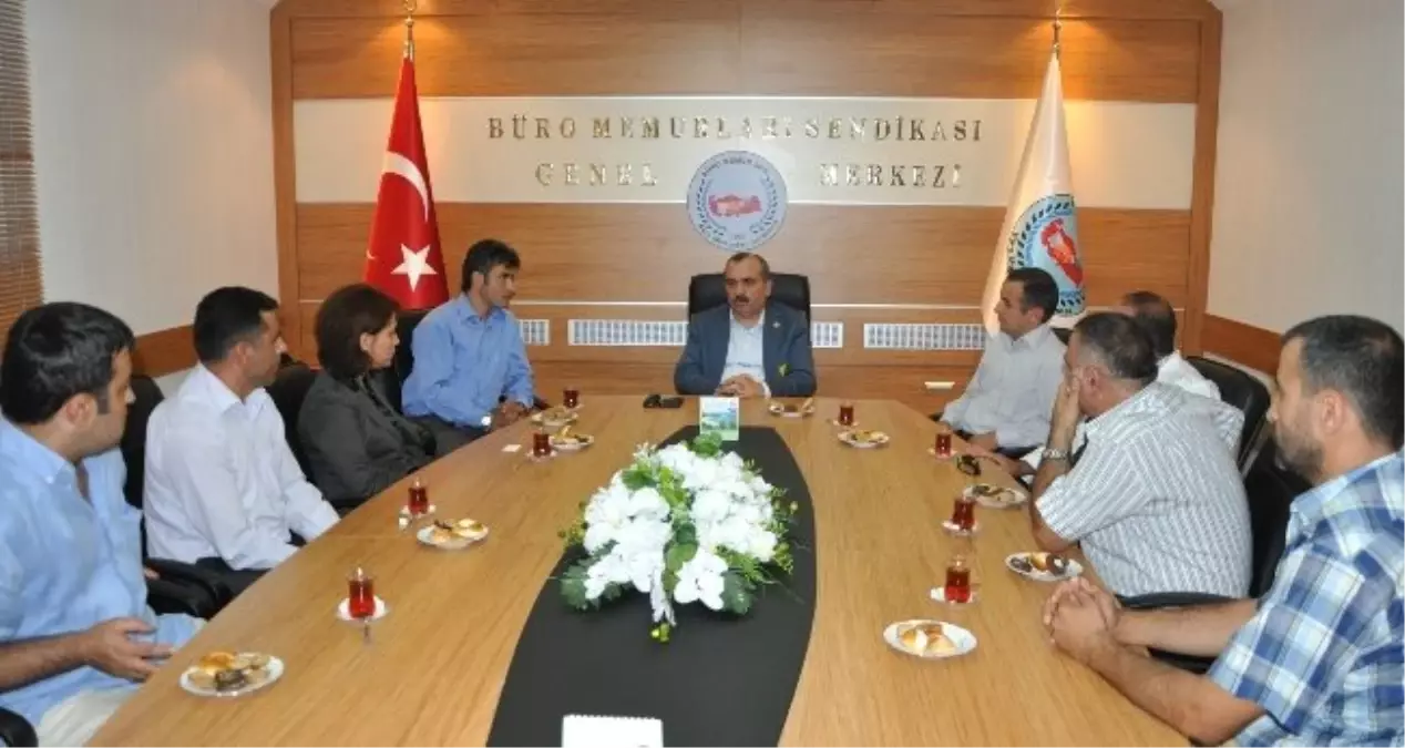 Askeri Kurumlardaki Sivil Memurlar Büro Memur-Sen'e Üye Oldu