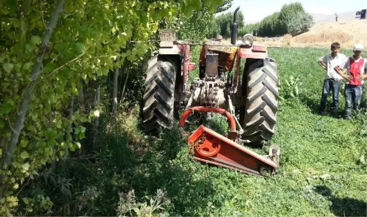 Biçerin Bıçağı Boğazına Saplandı