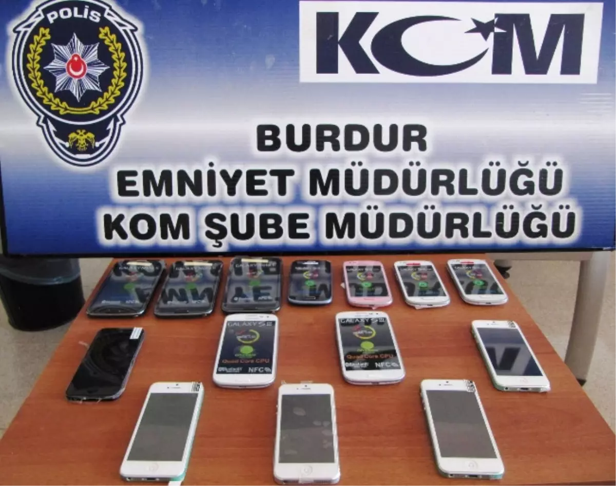 Burdur Polisi 14 Adet Kaçak Telefon Ele Geçirdi