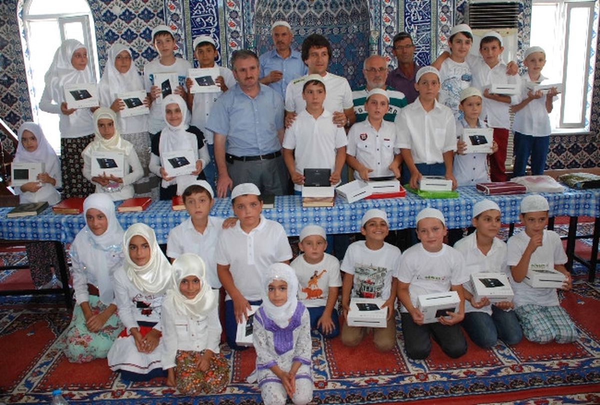 Kur\'an Kursunu Bitirenlere Tablet Bilgisayar Hediye Edildi