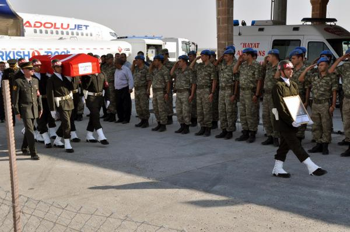 Arkadaşının Öldürdüğü Askerin Cenazesi Mardin\'e Getirildi