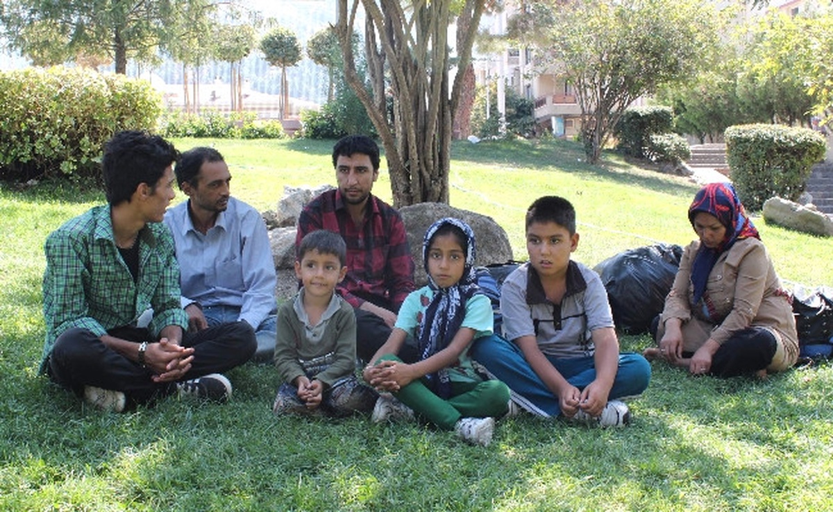 (Özel Haber) Manisa\'ya Sığınan Üç Afgan Aile Parkta Kalıyor