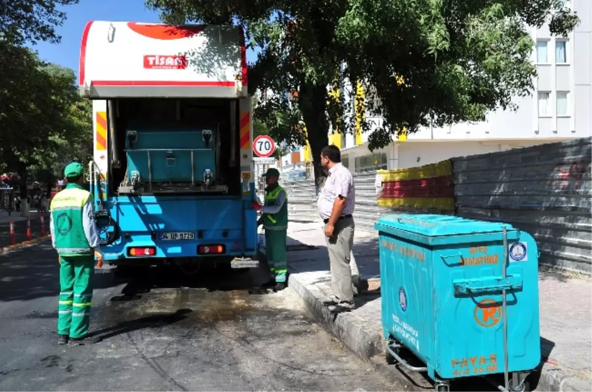 Şahinbey Belediyesi, Konteynerleri Temizliyor