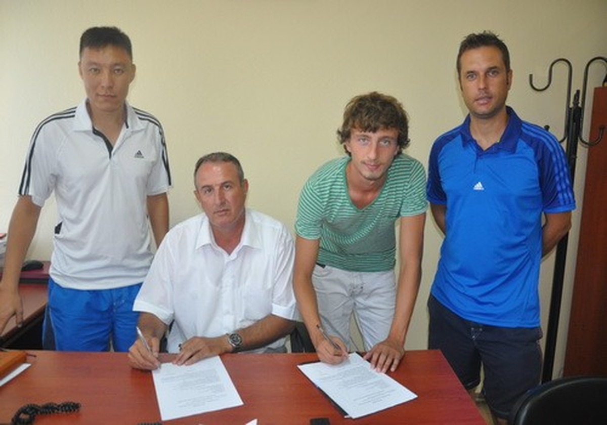 Salihli Belediyespor, Tüğü ile Sözleşme İmzaladı