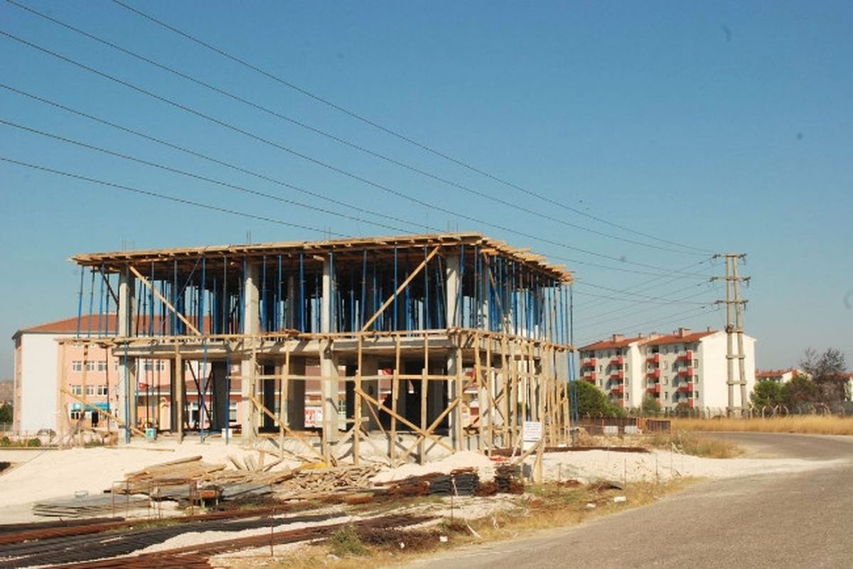 Sevgi Evleri İnşaatında Yüksek Gerilim Hattı Belirsizliği Sürüyor