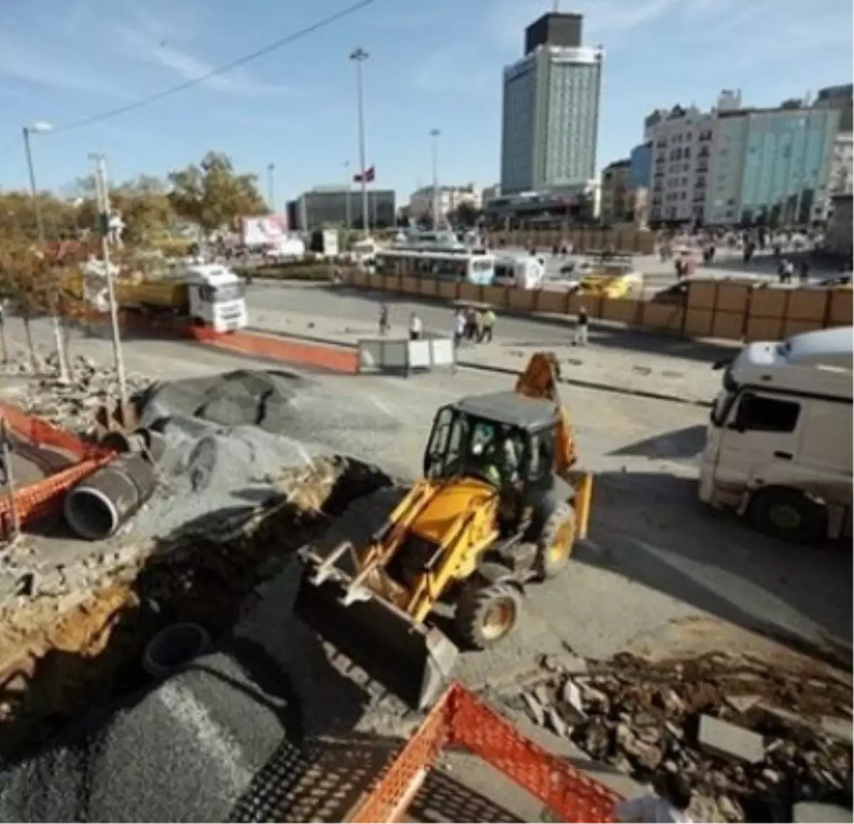 Taksim\'de Kazı Çalışmaları Başladı