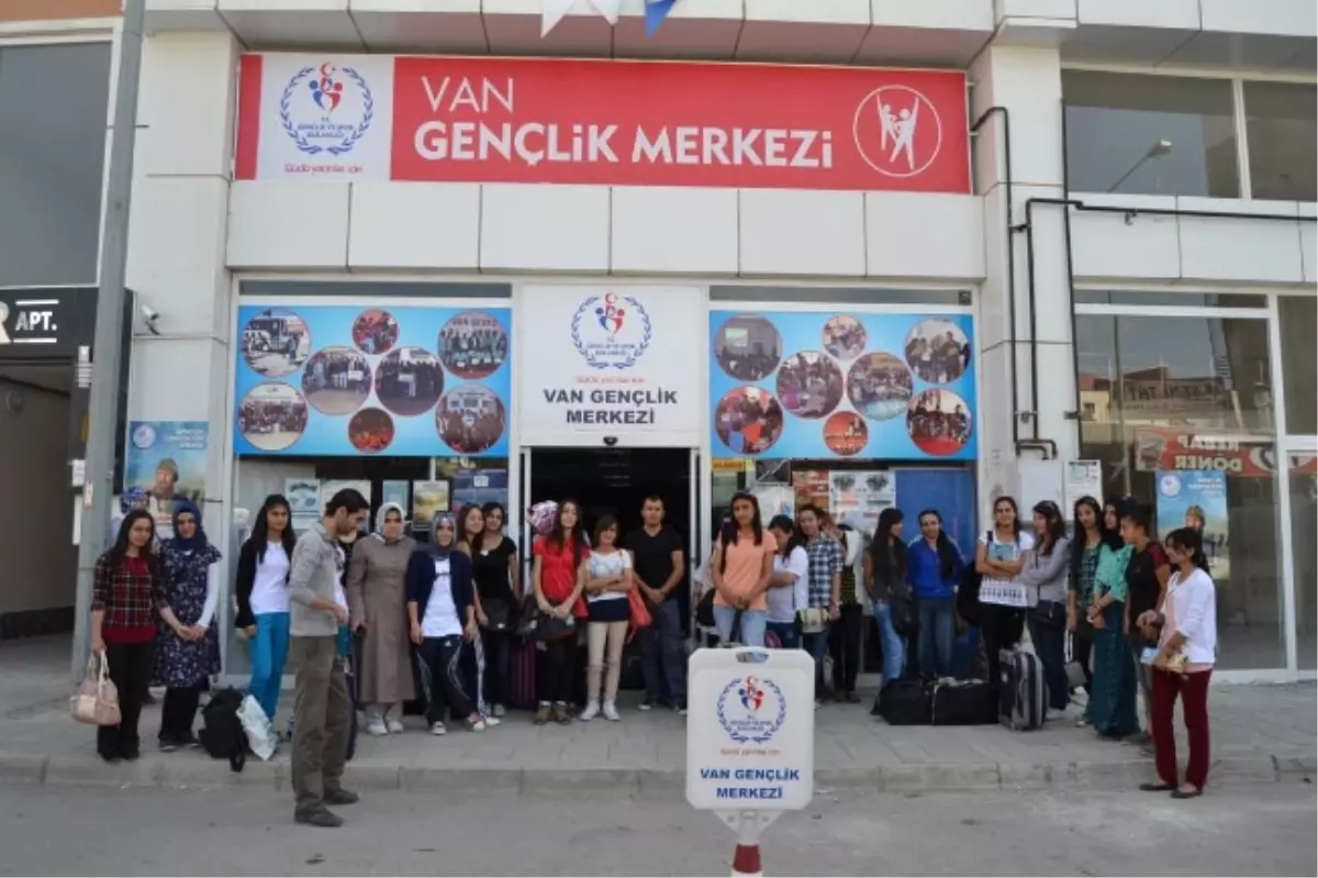 Vanlı 680 Genç İl Dışına Gönderildi