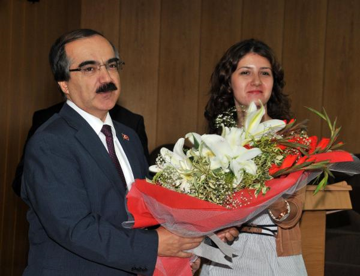 Adana Valisi: Millete Tweet Atarak Hizmet Edemeyiz