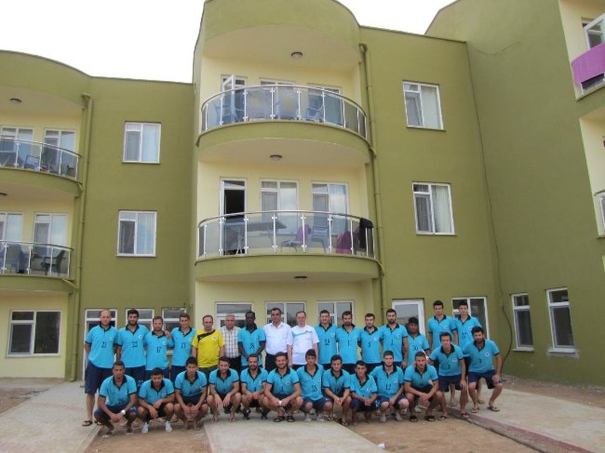 Başkan Akbaş, Esire Termal Tesislerinde Kamp Yapan Kütahya Özel İdare Futbol Takımını Ziyaret Etti