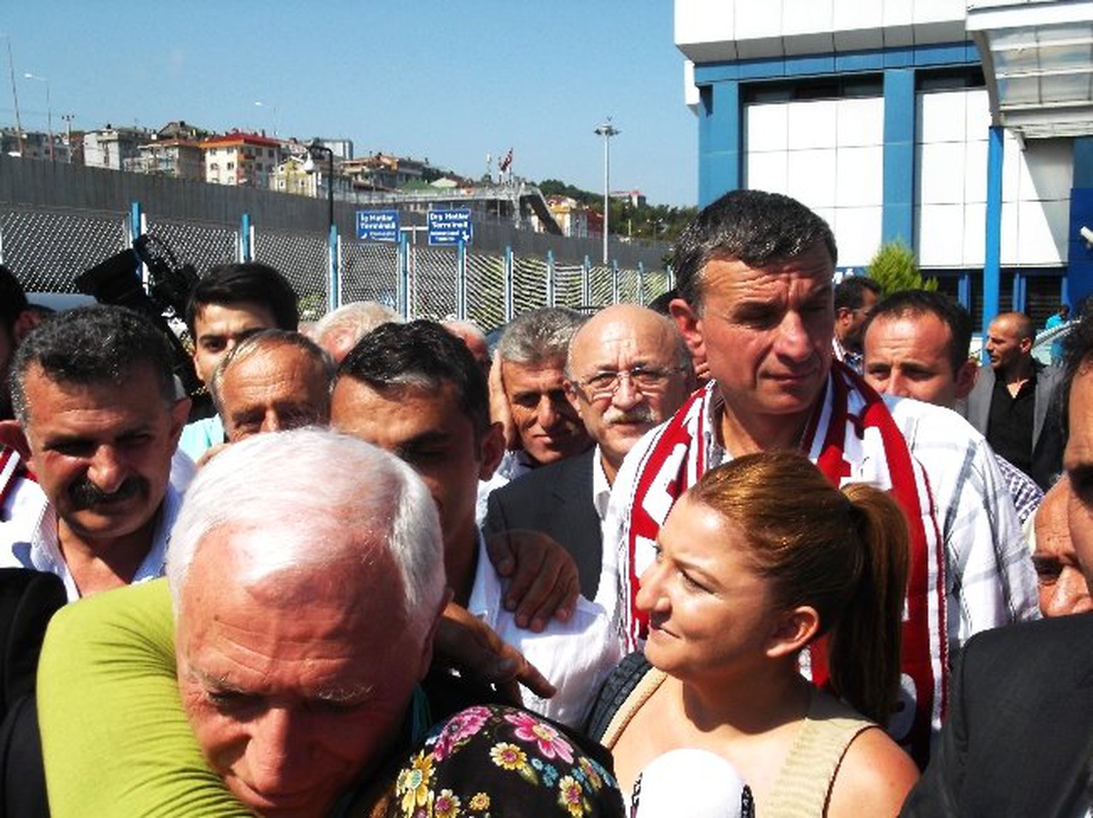 CHP Zonguldak Milletvekili Mehmet Haberal\'a Trabzon\'da Coşkulu Karşılama