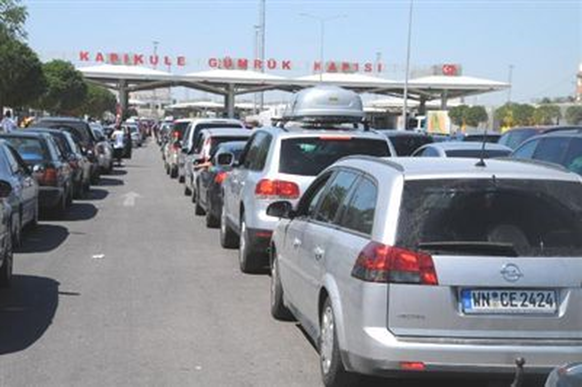 Edirne\'deki Sınır Kapılarında Gurbetçi Yoğunluğu