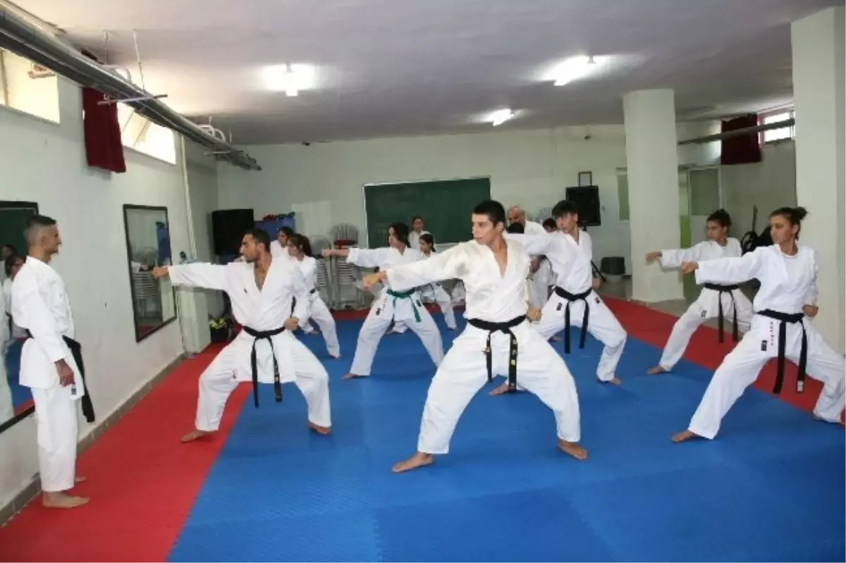 Iğdır\'da Karate Eğitim ve Gelişim Semineri