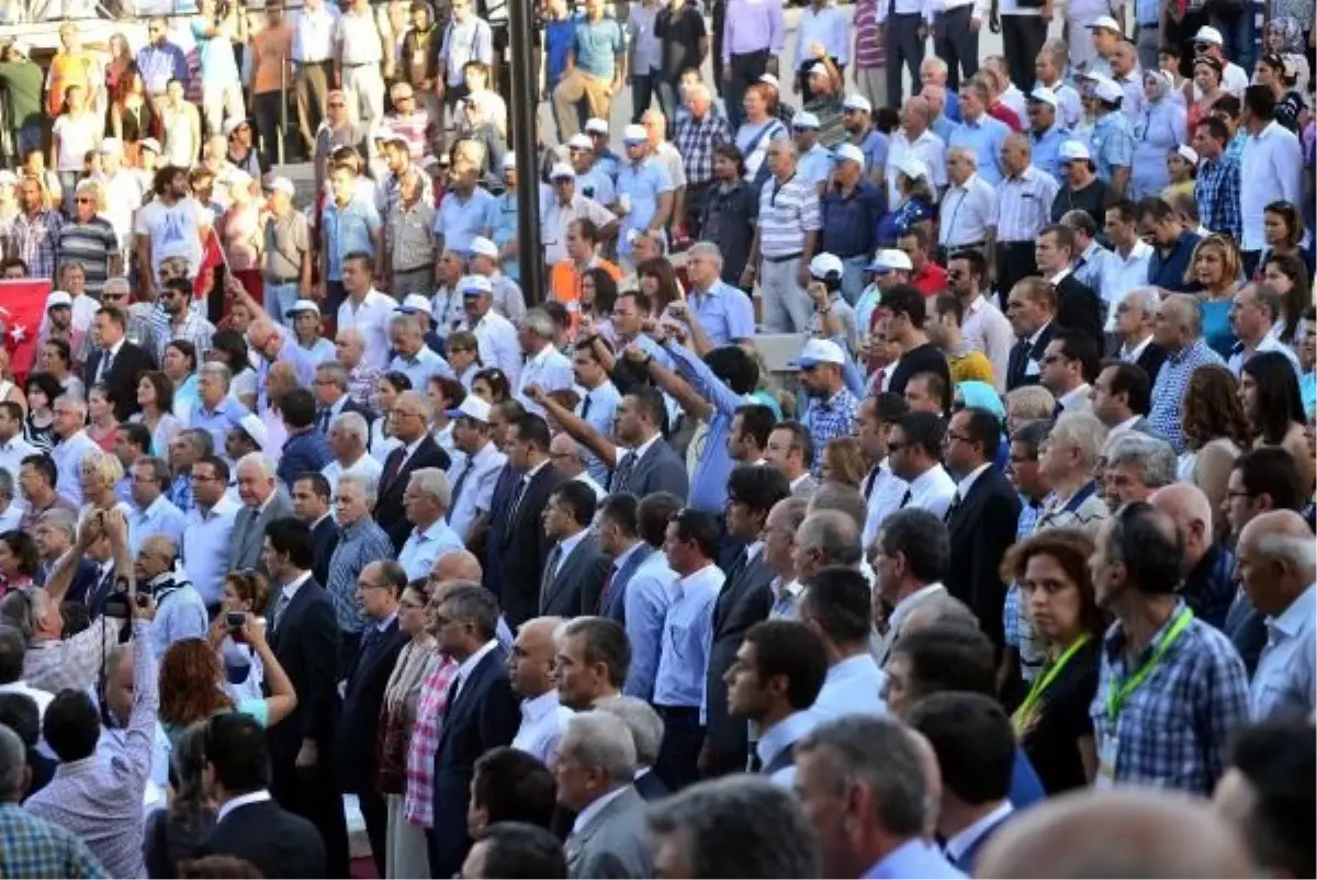 İzmir Fuarı Protestoyla Açıldı