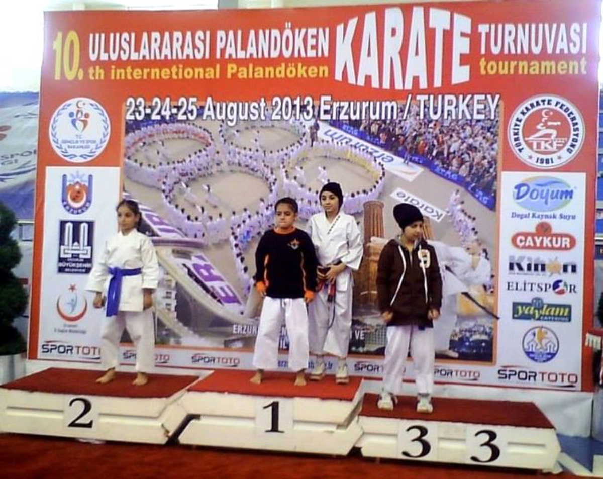 Karabağlar\'ın Kızları Madalyaya Doymuyor