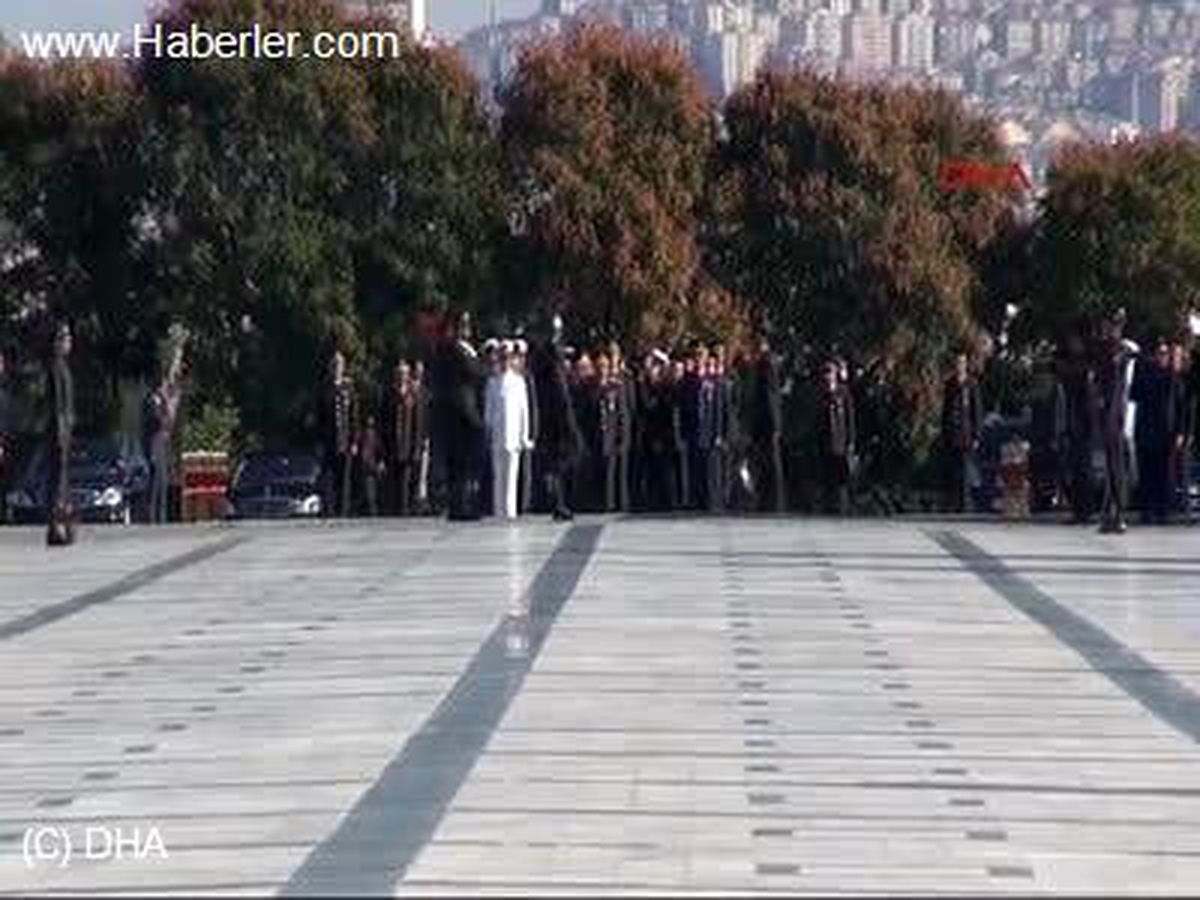 Komutanlar Devlet Mezarlığı\'ndaki Törene Katıldı