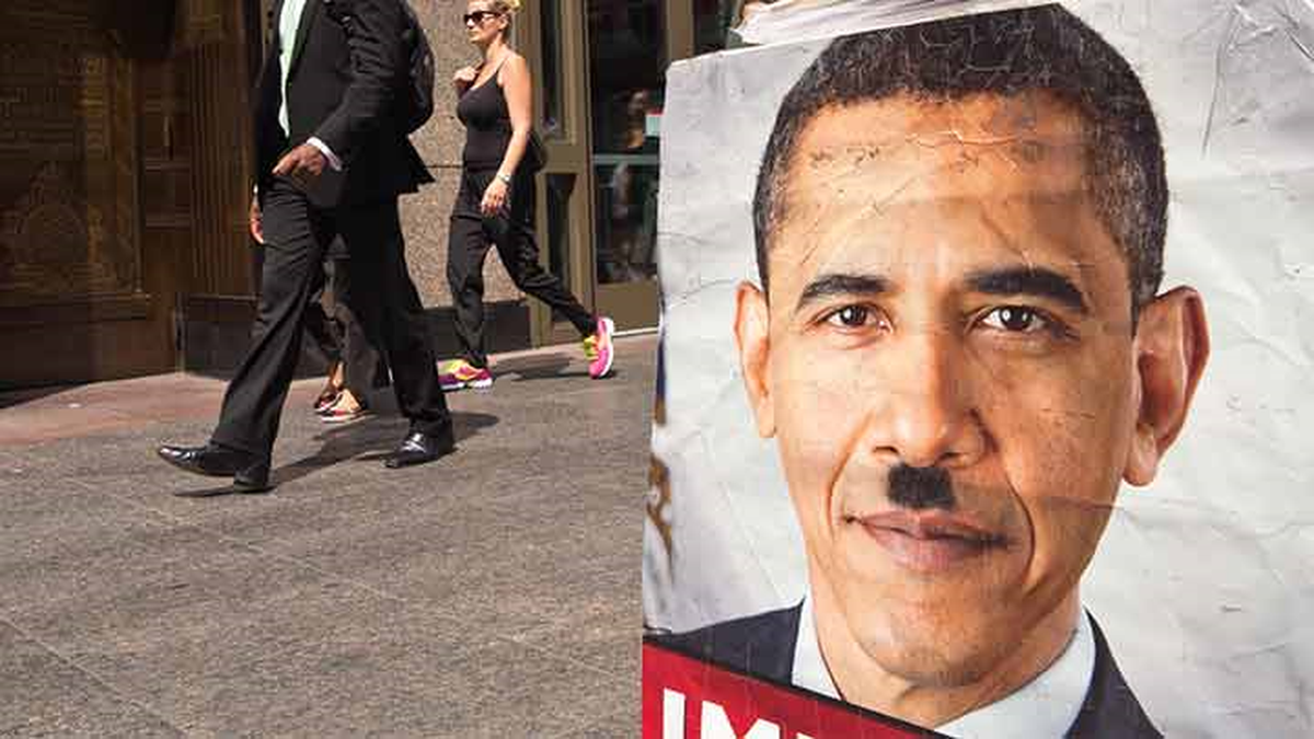 Obama\'ya Hitler Bıyıklı Protesto
