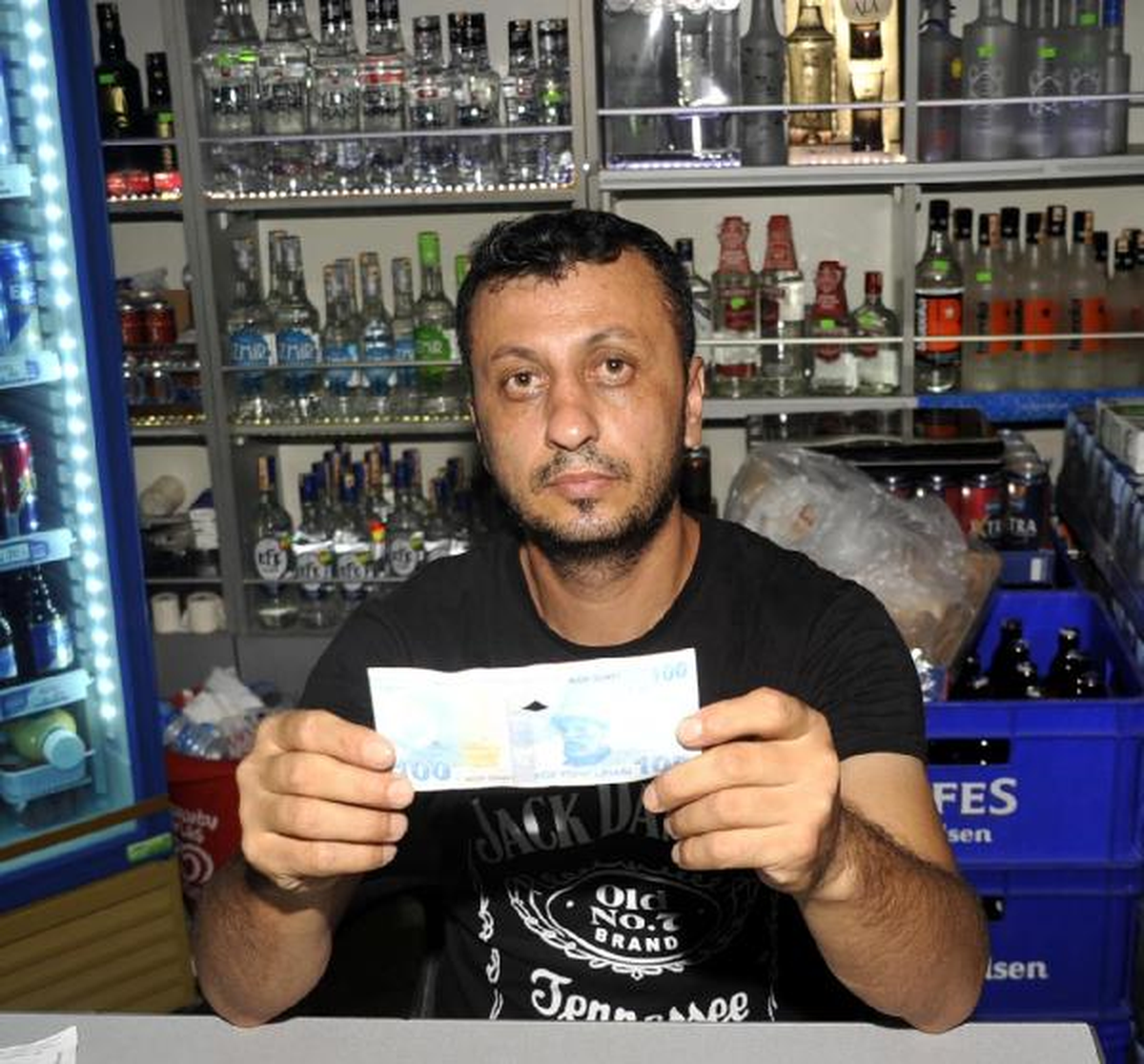Önce Sahte Para Uyarısı Yaptı, Sonra Dolandırdı
