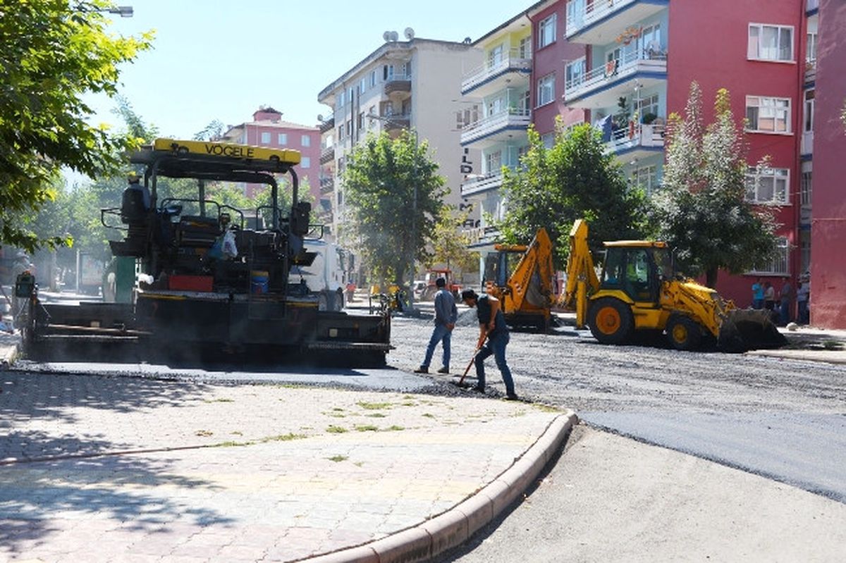 Tevfik Temelli Caddesi\'nin Asfaltı Yenileniyor