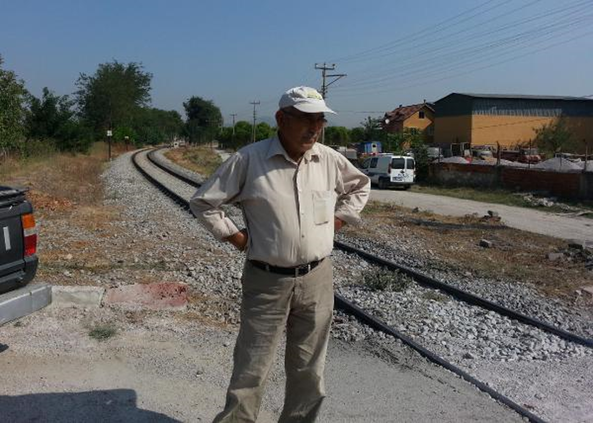 Tren Kamyonete Çarptı, Mahalleli Tepki Gösterdi