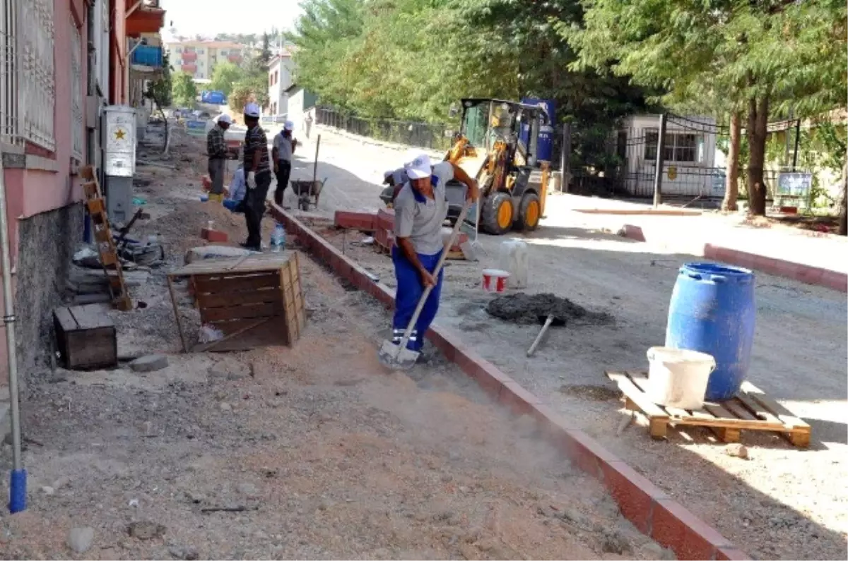 Yenidoğan Mahallesinde Yol ve Tratuvar Çalışması