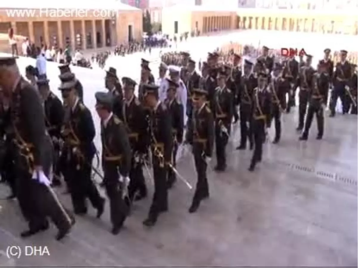 Zafer Bayramı Dolayısıyla Anıtkabir\'de Tören Düzenlendi