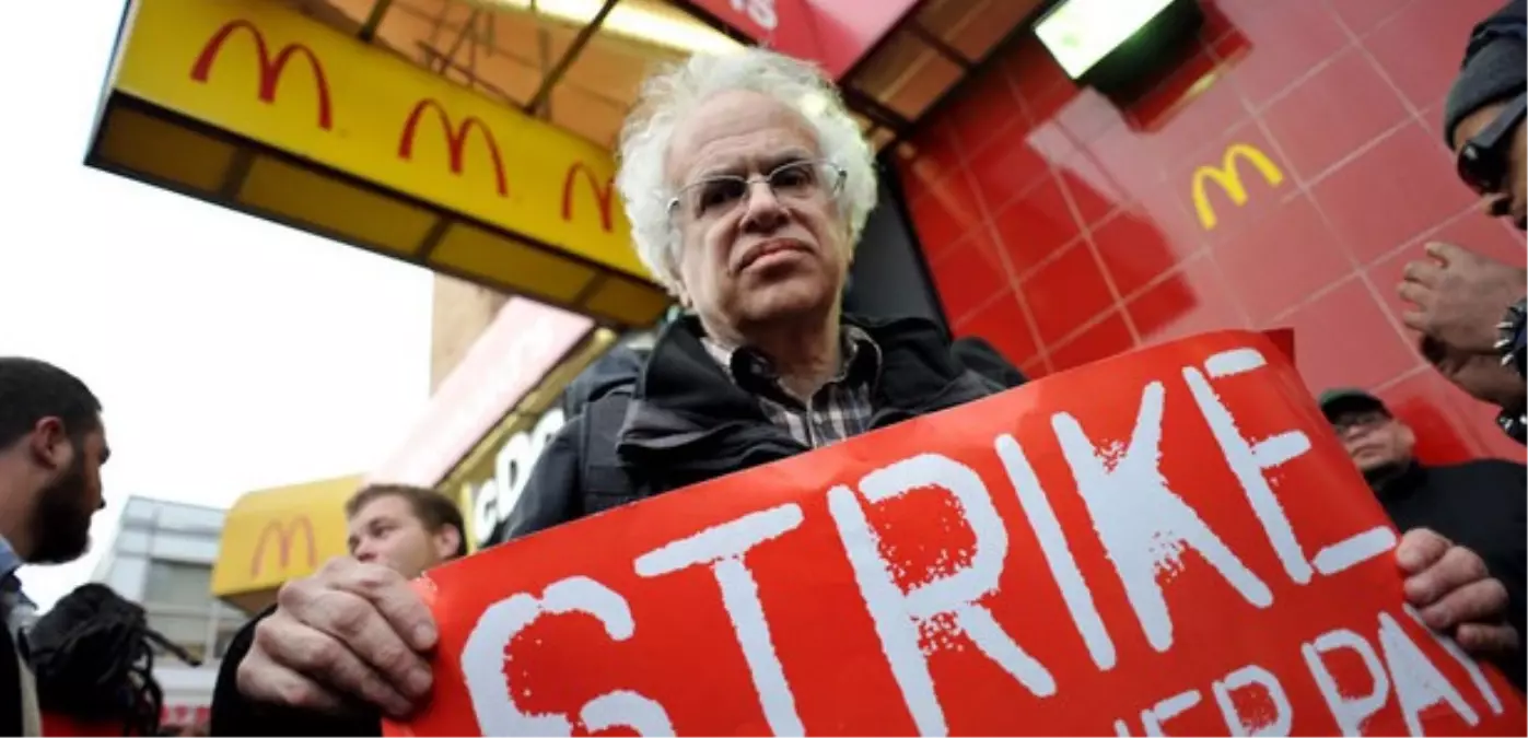 ABD\'de Fast Food İşçileri Çalışma Ücretlerini Protesto Etti