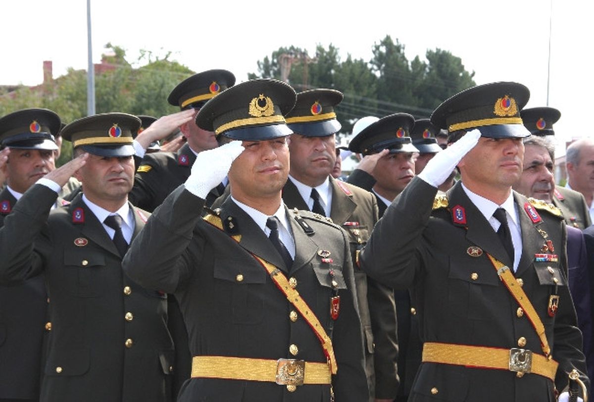 Ahlat\'ta Zafer Bayramı Coşkuyla Kutlanıyor
